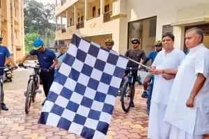 Acharya Balkrishna Ji Maharaj flagged off the bike rally organized under the Vibrant Village plan from Haridwar